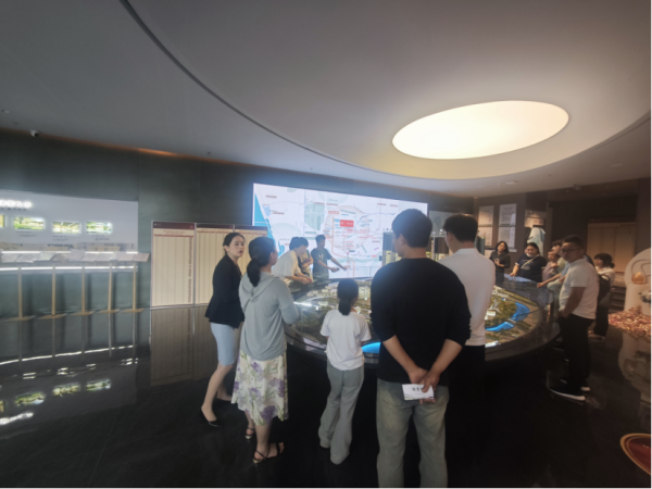股票配资的正规平台 每经实探深圳“五一”假期楼市：置业顾问忙到&quot;脚不沾地&quot;，“好房子”成楼盘新卖点 | 每经网